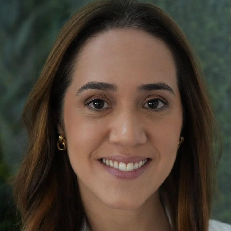 Dra. Ariane Anacleto