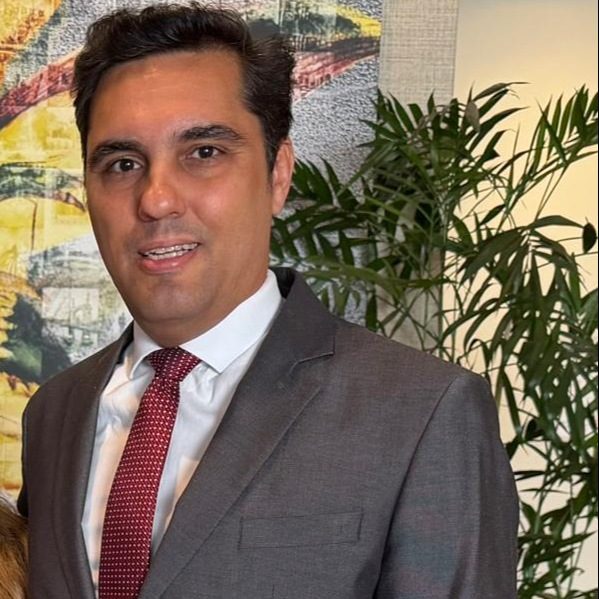 Dr. Gustavo Machado Badan