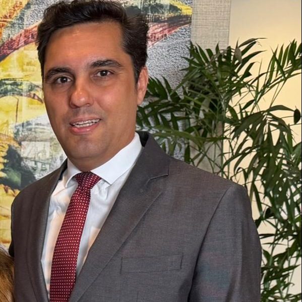 Dr. Gustavo Machado Badan